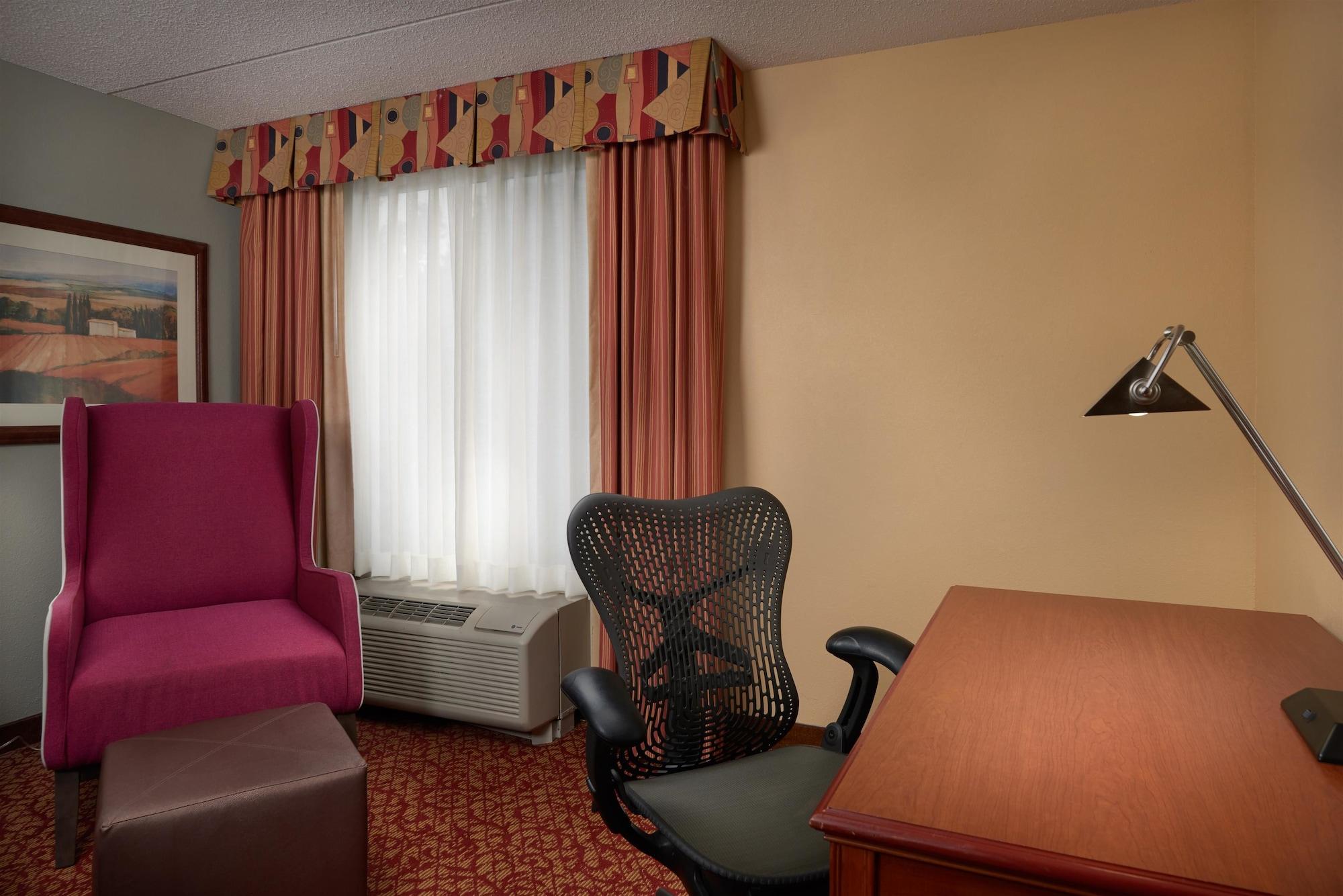 Hilton Garden Inn Нюпорт Нюз Екстериор снимка