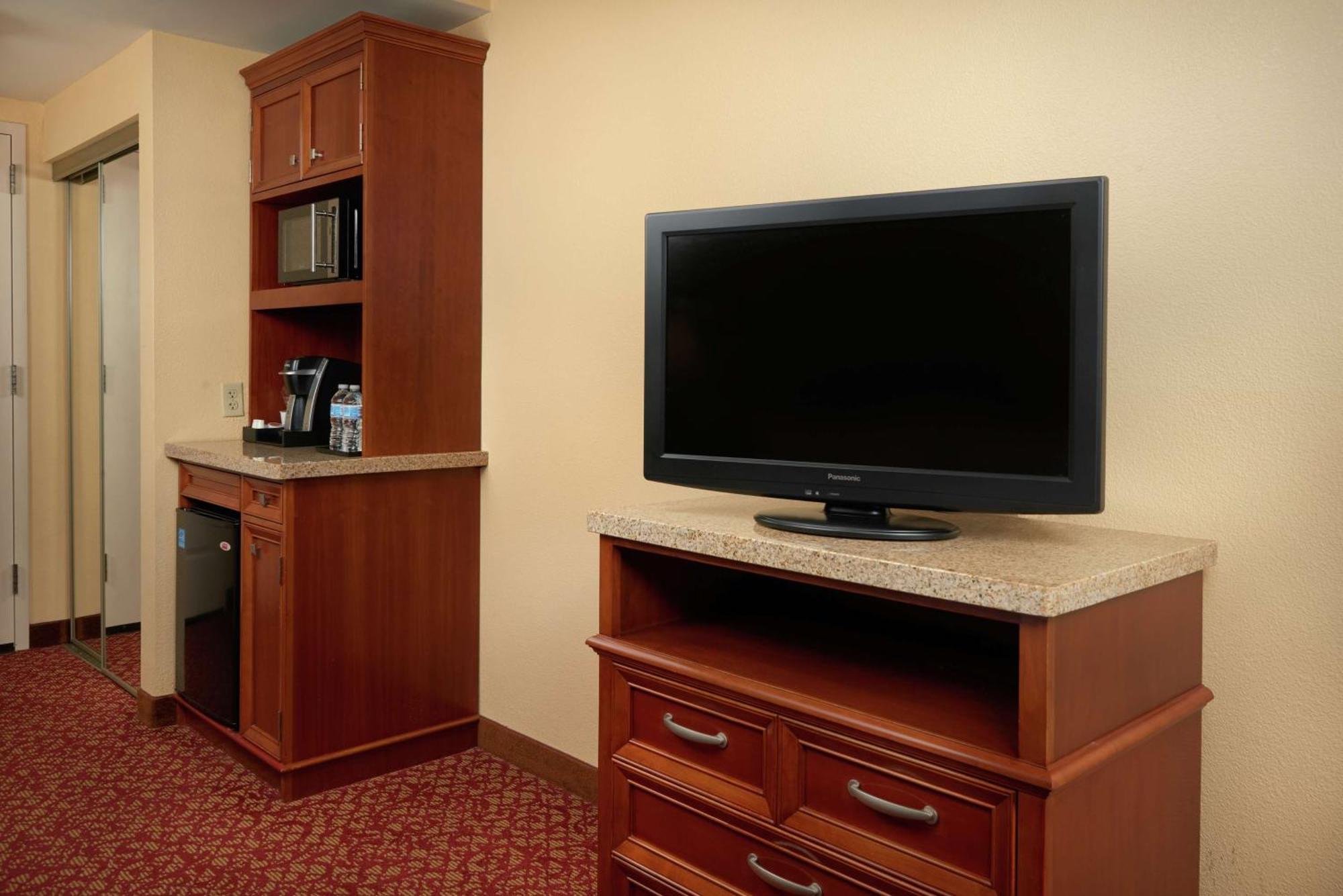 Hilton Garden Inn Нюпорт Нюз Екстериор снимка