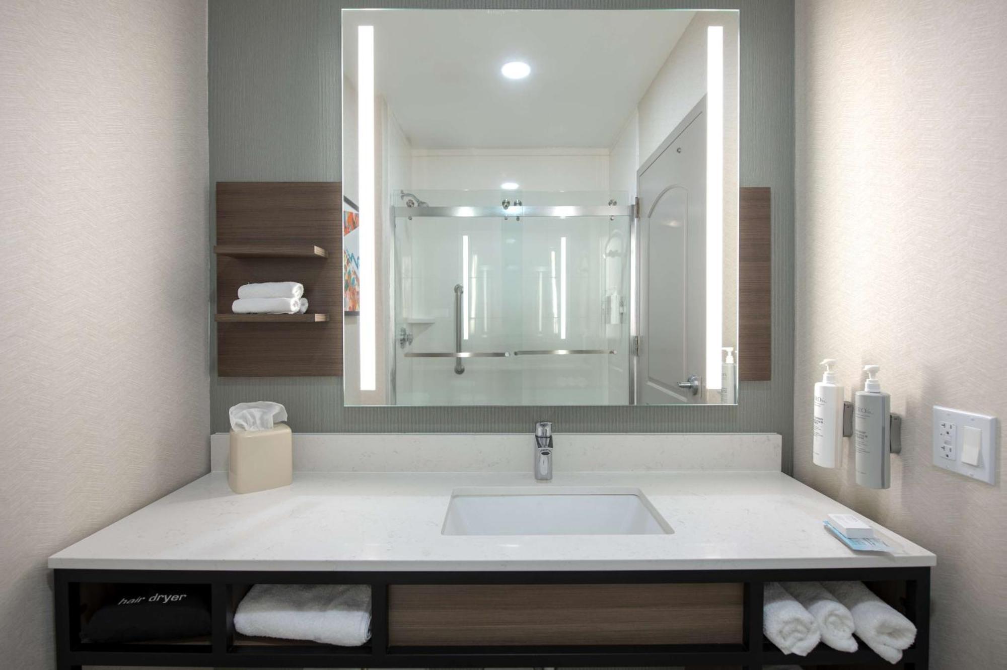 Hilton Garden Inn Нюпорт Нюз Екстериор снимка