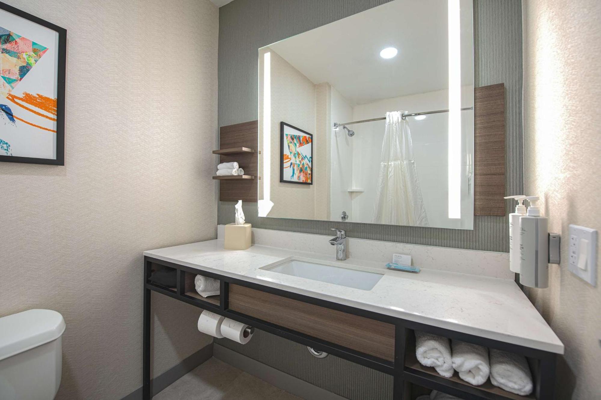 Hilton Garden Inn Нюпорт Нюз Екстериор снимка
